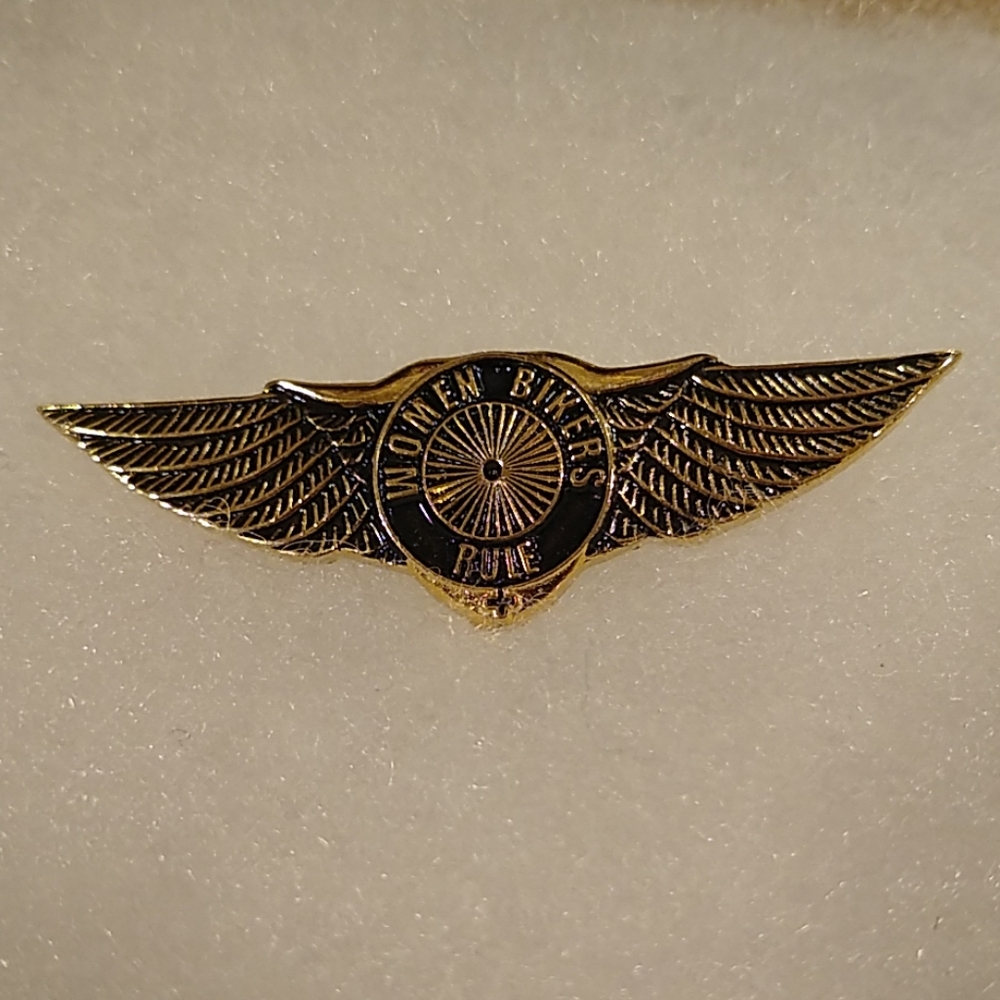 😎🥰 women bikers rule pin vintage